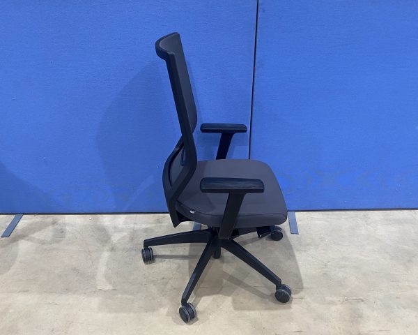 Sedus Quartback Mesh Office Chair with Arms - Image 10