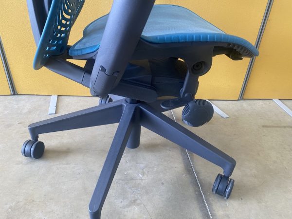 Herman Miller Mirra Chair - Blue Mesh & Back - Multi Functional Arms - Image 3