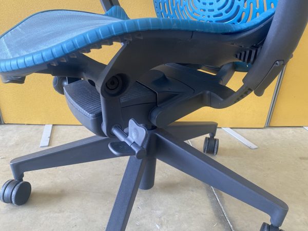 Herman Miller Mirra Chair - Blue Mesh & Back - Multi Functional Arms - Image 5