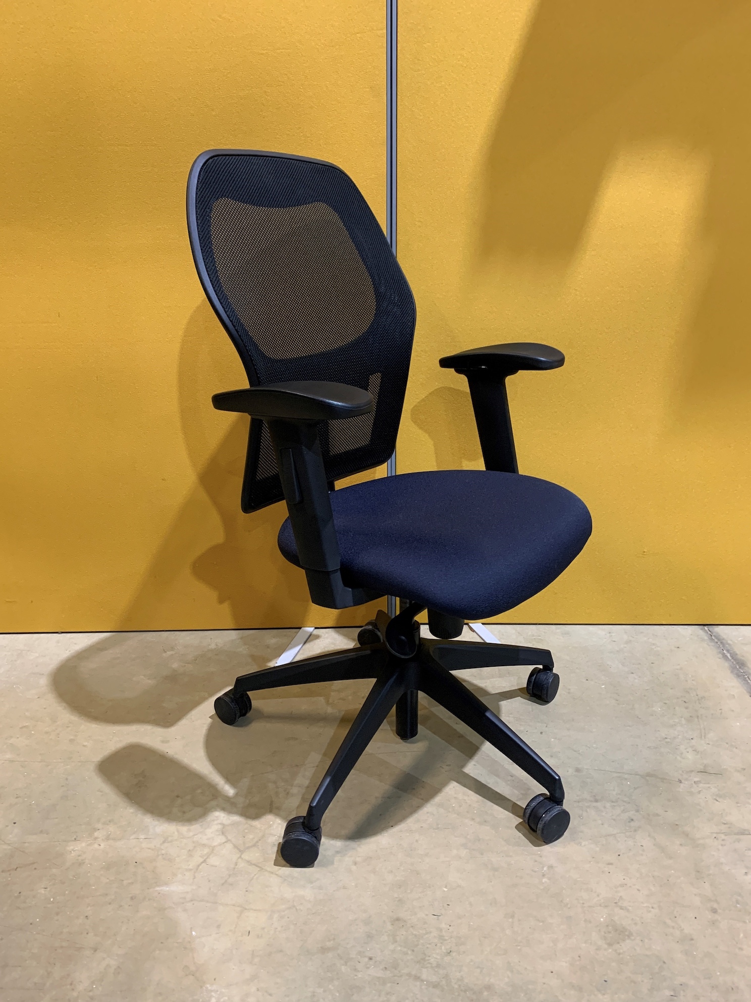 Alize Mesh Office Chair - Used - Image 4