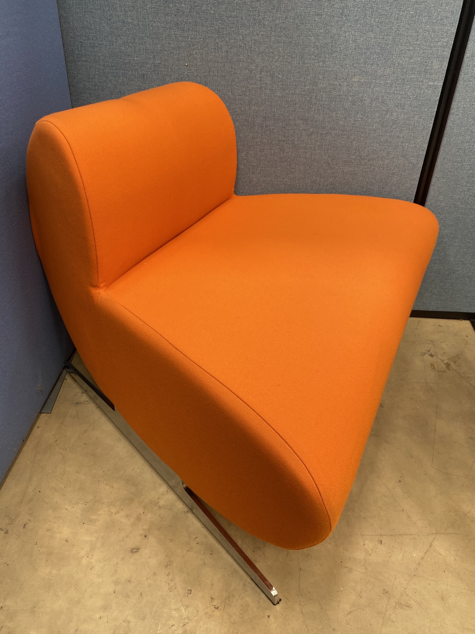 Breakout Seating with Table - Used - Image 4