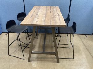 Buronomic High Cohesion Table with 4 Stools | Used