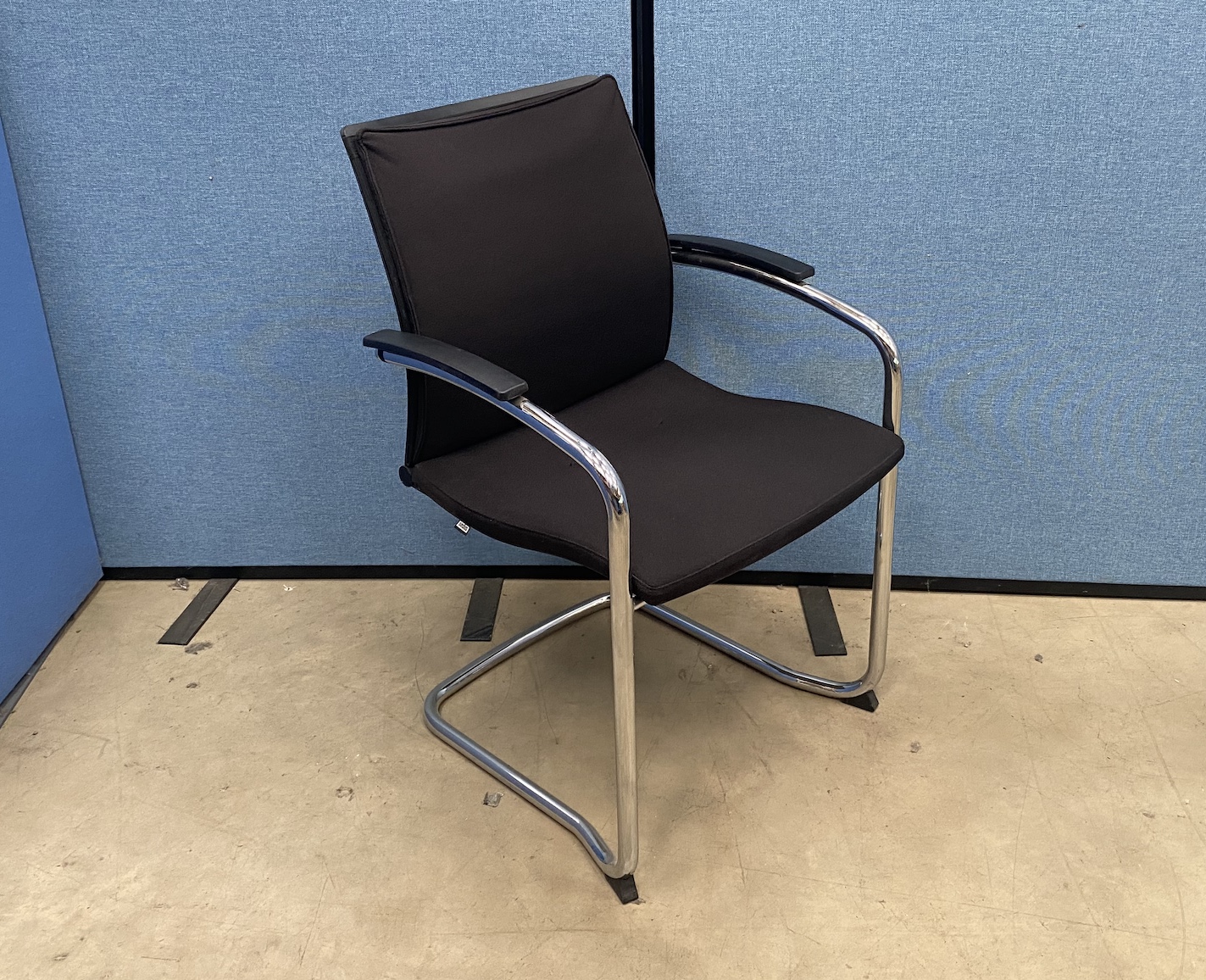 Sedus Meeting Chair in Black with Cantilever Frame